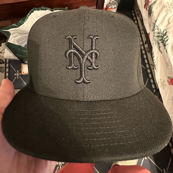 Brand New Mens New York Mets Black New Era Fitted Hat/Cap - Picture 1 of 7